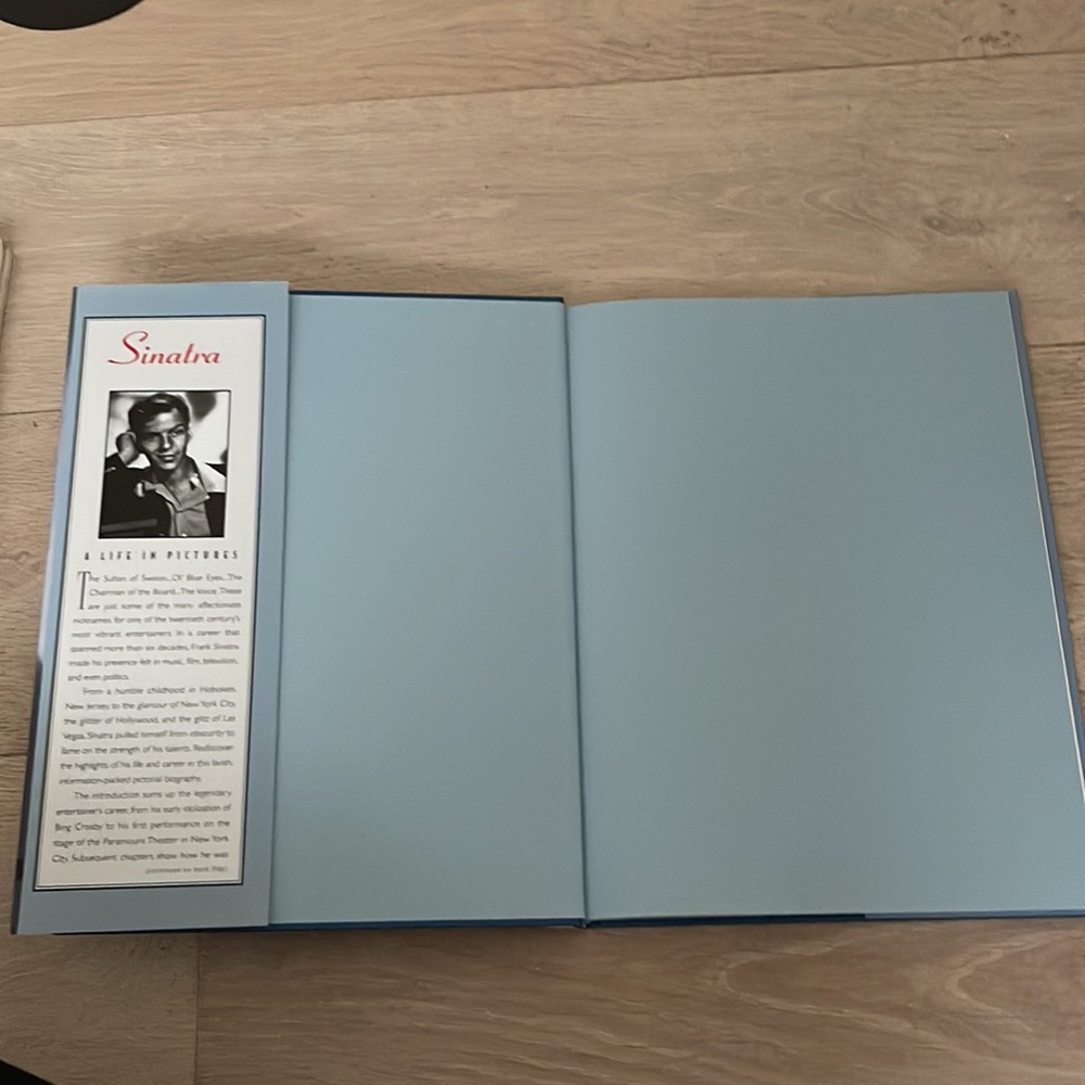 Sinatra coffee table book - Picture 2 of 3